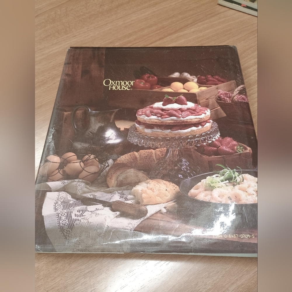 Vintage The Southern Living Cookbook (Hardcover 1987). Recipes Cooking Kitchen. - Picture 2 of 10